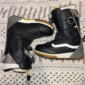 Women’s VANS V3 Ultracush Snowboard Boots